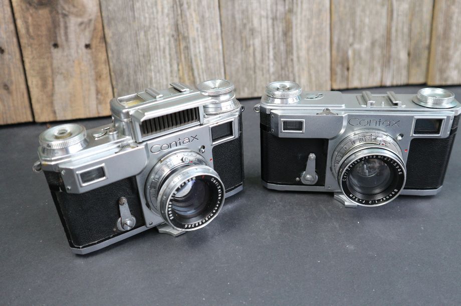 The Contax III and the Contax II next to each other.